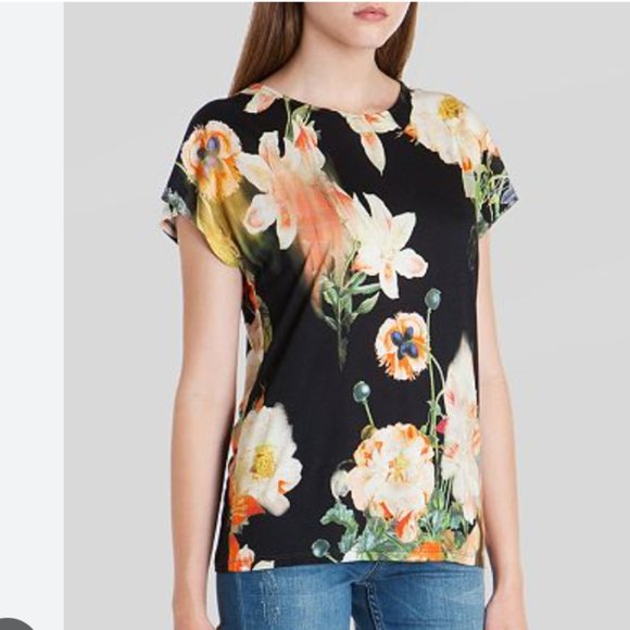 Ted Baker Tops - Ted Baker Omla Opulent Bloom Print tshirt top blouse size 3 like new